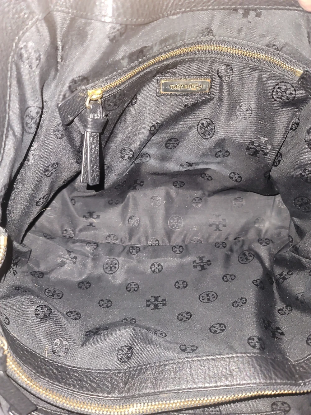 Tory Burch Bombe T East West Black Pebbled Leather Tote in EUC